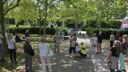 Bild: Kunz
Vor der Max-Reger-Halle kritisiert Helmut Schöner die Maskenpflicht auch für Kinder.