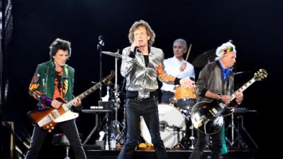 Archivbild: Carsten Rehder/dpa
Die Rockband The Rolling Stones droht US-Präsident Donald Trump mit rechtlichen Konsequenzen, da er unerlaubt Musik von der Band bei Wahlkampfveranstaltungen gespielt hat.