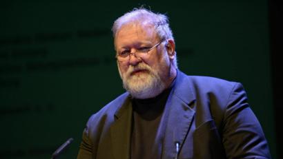 Bild: Petra Hartl
OTH-Kanzler Ludwig von Stern bei der Verabschiedung von Präsident Erich Bauer.