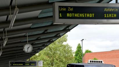 Bild: Petra Hartl
Wer als Nutzer des öffentlichen Nahverkehrs darauf wartet, dass durch die vorübergehende Mehrwertsteuersenkung auch die Fahrtarife sinken, kann lange warten.