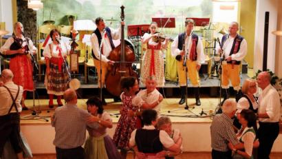 Bild: Gerhard Götz
Im vergangenen Jahr wurde bei der „Bayerisch-Böhmischen Musik- und Biernacht“ ausgelassen musiziert und getanzt. Wegen der Pandemie wird die Neuauflage auf September 2021 verschoben.
