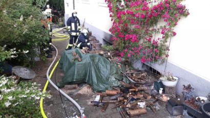Bild: exb
Die Feuerwehren brachten den Brand des Brennholzes im Keller rasch unter Kontrolle.