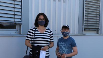 Bild: vlu
Der zehnjährige Michael hat an der Studie teilgenommen, begleitet hat ihn seine Mutter Birgit. Der Piekser mit der Spritze war "überhaupt nicht schlimm", sagt er.