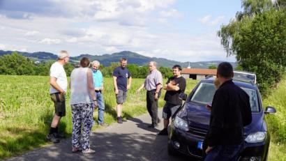 Bild: bkr
Der alten Immenreuther Straße sieht man ihr Alter an. Sie steht bei den Straßensanierungsarbeiten auf de Prioritätenliste der Gemeinde.