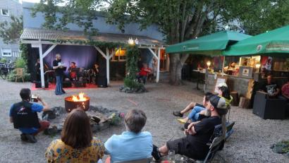 Bild: Kunz
In gemütlicher Atmosphäre starte die "Live Stage" in die Biergarten-Saison.