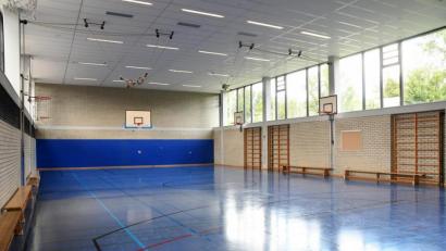 Bild: Gabi Schönberger
Gähnende Leere in der Turnhalle im Kepler Gymnasium. Hier findet derzeit kein Sportunterricht statt, weil die Hygienemaßnahmen in der Praxis nicht umsetzbar sind.