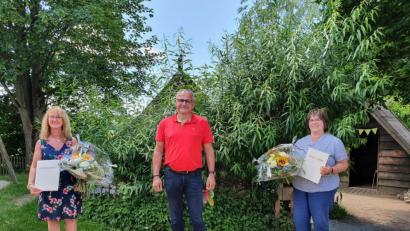 Bild: exb
Von rechts nach links: Waltraud König, Bürgermeister Kraus und Sabine Schinner