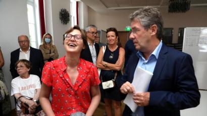 Bild: Stéphane Klein/Sud Ouest 
Eine strahlende Siegerin am Sonntagabend nach der Stichwahl: Mit Delphine Labails bekommt Ambergs Partnerstadt zum ersten Mal eine Bürgermeisterin. Die 45-jährige Sozialistin, die die vergangenen sechs Jahre Oppositionsführerin im Stadtrat war, schlug Amtsinhaber Antoine Audi (rechts).