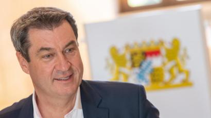 Bild: Peter Kneffel
Markus Söder (CSU), Ministerpräsident von Bayern, schaut in die Runde. Foto: Peter Kneffel/dpa