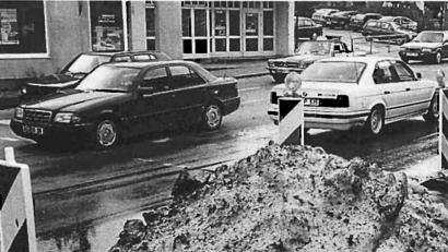 Bild: Wolfgang Steinbacher
Eisberge mitten im Sommer: Ende Juli 1996 suchte ein Hagelunwetter Amberg und die angrenzenden Gemeinden ein. Damals wurde auch die Landesgartenschau arg in Mitleidenschaft gezogen. Diese Aufnahme entstand in Kümmersbruck.