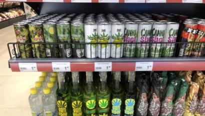 Bild: William Kurta/exb 
Das Polizeipräsidium Oberpfalz warnt vor der Einfuhr von frei erhältlichen Cannabisprodukten aus Tschechien, wie etwa "Cannabis Ice Tea".