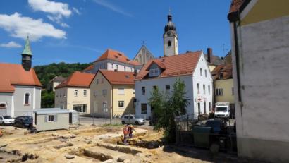 Bild: Gerhard Goetz
Der Haushaltsausschuss im Bayerischen Landtag hat die Planung für den Bau des Landesjugendamtes auf dem Spitalplatz in Schwandorf abgesegnet. Die archäologischen Arbeiten stehen der Umsetzung nicht im Wege.