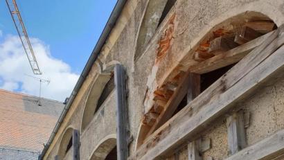 Bild: ws
Bei ersten Arbeiten an den Arkaden sind Teile eines Bogens eingestürzt.