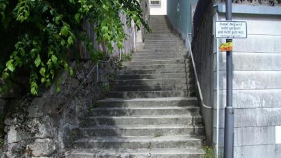 Bild: bjp
Um der Haltbarkeit und Trittsicherheit willen bedarf die Stufenbeschichtung der Treppe zwischen "Wasserkante" und Altstadt nach Einschätzung des Bauausschusses einer Auffrischung.
