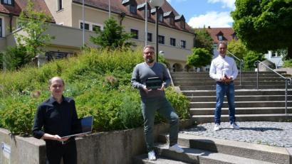 Bild: rti
Bildungsmanager Hilmar Fütterer, Wirtschaftsförderer Volker Höcht und Schulamtsdirektor Rudolf Kunz (von links) hoffen, dass die digitale Ausbildungsmesse bei Schülern und Unternehmen Anklang findet.