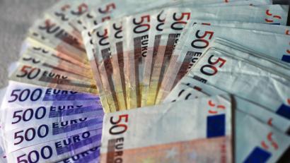 Symbolbild: Jens Kalaene/dpa
Die Finanzsituation der Stadt Hirschau hat sich unvorhergesehen verschärft
