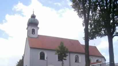 Bild: u
Die Vierzehnnothelferkirche in Hirschau: Wegen den Bestimmungen zur Corona-Pandemie kann Stadtpfarrer Johann Hofmann den Festgottesdienst zum Patroziniumstag am 2. Juli dort nicht wie gewohnt zelebrieren.