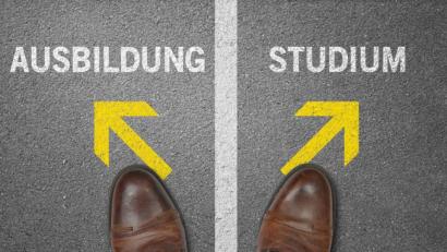 Bild: © Coloures-Pic – stock.adobe.com
Man lernt nie aus. Wer im Berufsleben vorankommen möchte, sollte stets offen sein für Neues. Möglichkeiten für eine Weiterbildung gibt es viele.