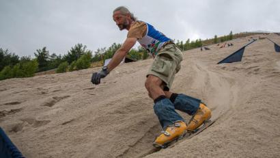 Bild: chl
Organisator Sven Flachenecker beim Sandboarden am Monte Kaolino.