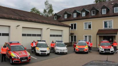 Bild: Sven Lehner/exb
Die Helfer-vor-Ort-Standorte des Kreisverbandes Tirschenreuth im BRK mit eigenem Einsatzfahrzeug haben seit Mittwoch wieder ihren Dienst aufgenommen.