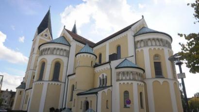 Bild: Petra Hartl
Keine Teilnahme für über 60-Jährige an Gottesdiensten in St. Josef? Die Stadt Weiden klärt auf.