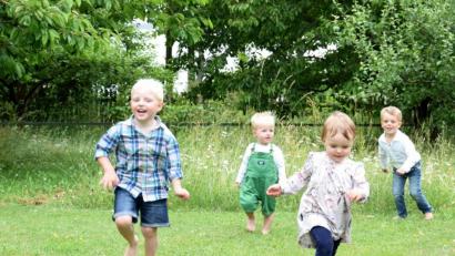 Bild: privat
Das Tautreten ist für die Füße ein sinnlicher Genuss. Auch Kindern macht das ganz besonders Spaß.