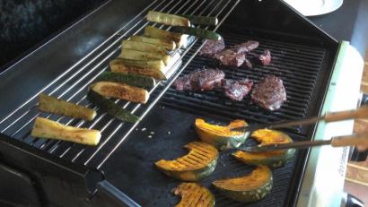 Bild: Götz
Steak oder Burger? Ernährungsfachfrau Barbara Scharl gibt Tipps, wie man Rindfleisch am besten grillen kann.