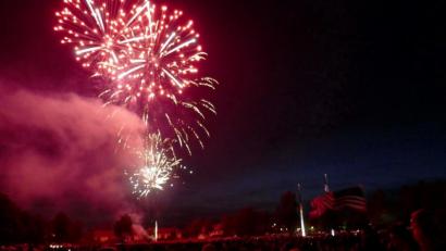 Archivbild: mor
Mit Brillantfeuerwerk und große Party wurde in Grafenwöhr vergangenes Jahr der Unabhängigkeitstag am 4.Juli gefeiert. Wegen der Corona-Einschränkungen gibt es heuer nur ein Feuerwerk in Vilseck, eine Feier findet nicht statt.