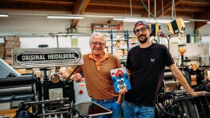 Bild: soj
Verleger Heinz Späthling (links) freut sich über seinen Neuzugang Andreas Fachtan.