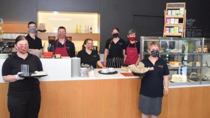 Bild: fz
Ein motiviertes Team, von Corona ausgebremst, alles für den Gast. Menschen mit und ohne Behinderung gemeinsam.