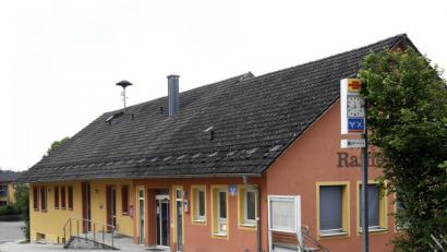 Bild: Petra Hartl
Früher residierte hier die Raiffeisenbank, jetzt soll in dieser Etage des in den Hang gebauten Rathauses eine Kindertagesstätte entstehen, und zwar mit einem ambitionierten Zeitplan: Bereits zum 1. September sollen hier eine Kindergarten- und eine Krippengruppe untergebracht werden können.
