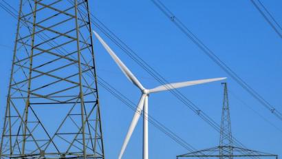 Bild: Patrick Pleul/dpa
Stromkunden auf dem Land zahlen einer Erhebung zufolge zwei Prozent mehr als Städter.