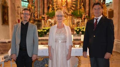 Archivbild: jr
Volker Bengl, Ulrike Machill und Frank Oidtmann (von rechts), hier bei ihrem Auftritt Anfang Juni, geben am 8. November ein weiteres Konzert in der Konnersreuther Pfarrkirche.