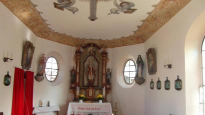 Bild: hl
Der Innenraum der Ulrichskapelle in Guttenberg war heuer beim Patrozinium verwaist.