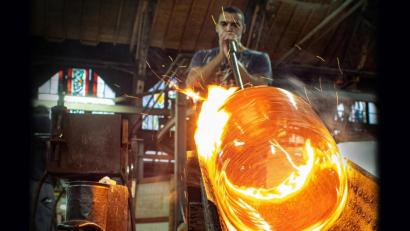 Bild: Robert Christ/exb
Die besondere Kunst der mundgeblasenen Flachglasherstellung bei der Firma Lamberts in Waldsassen spielt am Samstag im NDR-Fernsehen in der Quiz-Sendung "Kaum zu glauben!" mit Kai Pflaume eine besondere Rolle.