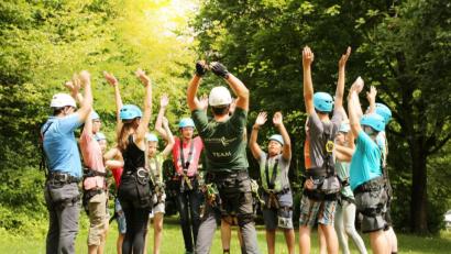 Bild: exb
Hände hoch für tolle Sommerferien. LearningCampus hat unter Berücksichtigung der notwendigen Hygienekonzepte Ferienmaßnahmen für Kinder im Landkreis Neustadt/WN geplant. Die meisten Programme finden draußen statt.