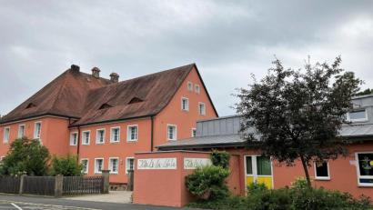 Bild: stg
Wer die Notbetreuung in Krippe und Hort in Anspruch genommen hat, soll auf alle Fälle günstiger wegkommen als mit den Monatsgebühren. Den Vorschlag, ganz auf Beiträge zu verzichten, lehnte der Stadtrat mehrheitlich ab.