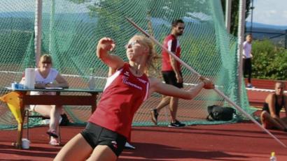 Bild: jma
Ronja Melzner holt zum Rekordwurf aus. Die Athletin des SC Eschenbach sorgte für eine neue Bestweite in der Oberpfalz.