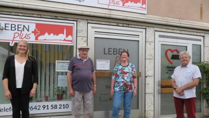 Bild: jzk
Die neue Seniorenbeauftragte Stefanie Baier (links) hatte ihren Vorgänger Franz Schwemmer, ihre Stellvertreterin Rita Ponnath und Josef Zaglmann (von links) zu einer Besprechung über die zukünftige Seniorenarbeit ins „Leben plus“ eingeladen.