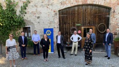 Bild: exb
Von links nach rechts: Petra Helgert, Christoph Skutella, Frank Irlbacher, Andrea Schubert, Dr. Christian Schramek, Hubert Schober, Sabine Märtin, Udo Zrenner und Mario Graf