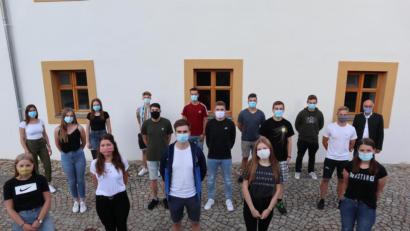 Bild: do
Bei den Neuwahlen der Katholischen Landjugend Speinshart gibt es zahlreiche personelle Veränderungen. Unser Bild zeigt das neue Führungsteam mit Vorsitzender Jasmin Kroher und Vorsitzenden Jonas Rupprecht (vordere Reihe 2. und 3. von links). Es gratulierte Bürgermeister Albert Nickl (rechts hinten)