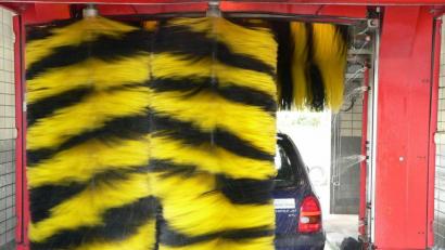 Bild: Petra Hartl
Der Antragsteller hatte im vierten Anlauf Erfolg: In Nabburg ist es in Zukunft möglich, an den Sonn - und einigen Feiertagen das Auto maschinell waschen zu lassen.