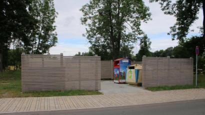 Bild: sne
Alle städtischen Containerstellplätze Grafenwöhrs sollen eine Einhausung und Befestigung bekommen. So sieht der Stellplatz in Hütten aus.