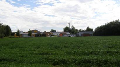 Bild: pz
Auf rund 5,4 Millionen Euro ist die Bodensanierung der 1,8 Hektar großen Fläche an der Baumeister-Emil-Engel-Straße (im Hintergrund) veranschlagt. Die Stadt Waldsassen erhält dafür eine großzügige Förderung.