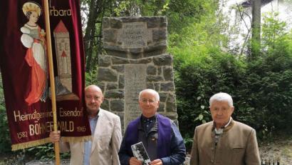 Archivbild: gz
Eine solidarische Gemeinschafte bildeten in den Vorjahren Ehrenvorsitzender Josef Hoffmann, Heimatpfarrer Monsignore Gerhard Hettler und Vorsitzender Waldemar Hansl, der aus persönlichen Gründen seinen Rücktritt ankündigte.