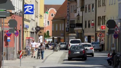 Bild: Götz
Die Friedrich-Ebert-Straße eine temporäre Fußgängerzone? Wenn es nach dem Antrag der CSU und der Grünen/ÖDP geht, soll das bald kommen. Der Antrag muss aber erst im Stadtrat beschlossen werden.