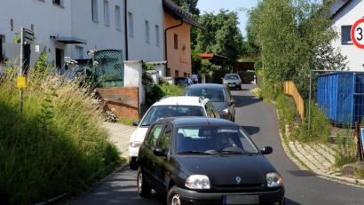 Bild: Stephan Huber
Die Verkehrssituation am Erzbergweg ist seit vielen Jahren unbefriedigend. Ändern wird sich hier auf absehbare Zeit wohl nichts..