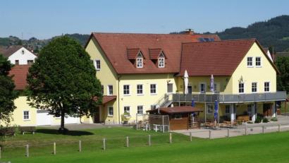 Bild: ak
Sport ist momentan fort, aber auf dem Gelände des SV Kulmain soll bald wieder Leben einkehren.