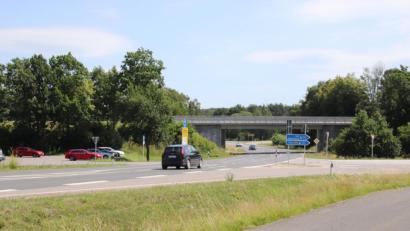 Bild: Thomas Dobler
Unfallschwerpunkt Nummer eins im Landkreis Schwandorf ist dieses Straßenstück nördlich des Schwandorfer Ortsteils Fronberg. Dort haben sich in den letzten drei Jahren immer wieder schwere Kollissionen ereignet.