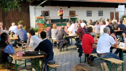 Bild: Hirsch
Humorist Josef „Bäff“ Piendl trat auf dem Mulzer-Hof auf.